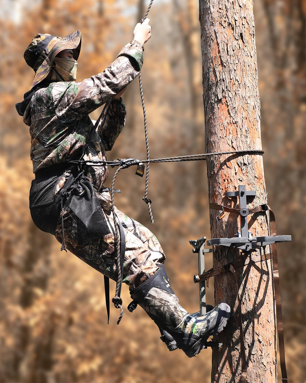 Lightweight Hunting Saddle with 2 Adjustable Safety Ropes M650